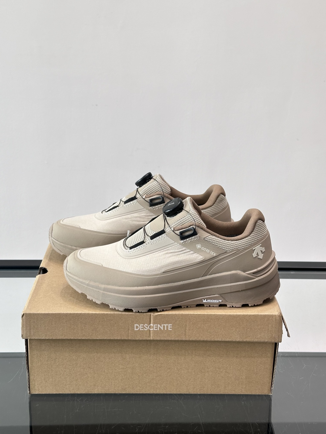 👟迪桑特CHRON TRAINER旋钮鞋，复古拼接设计，牛皮➕网布鞋面，透气又舒适。BOA旋钮系带，穿脱