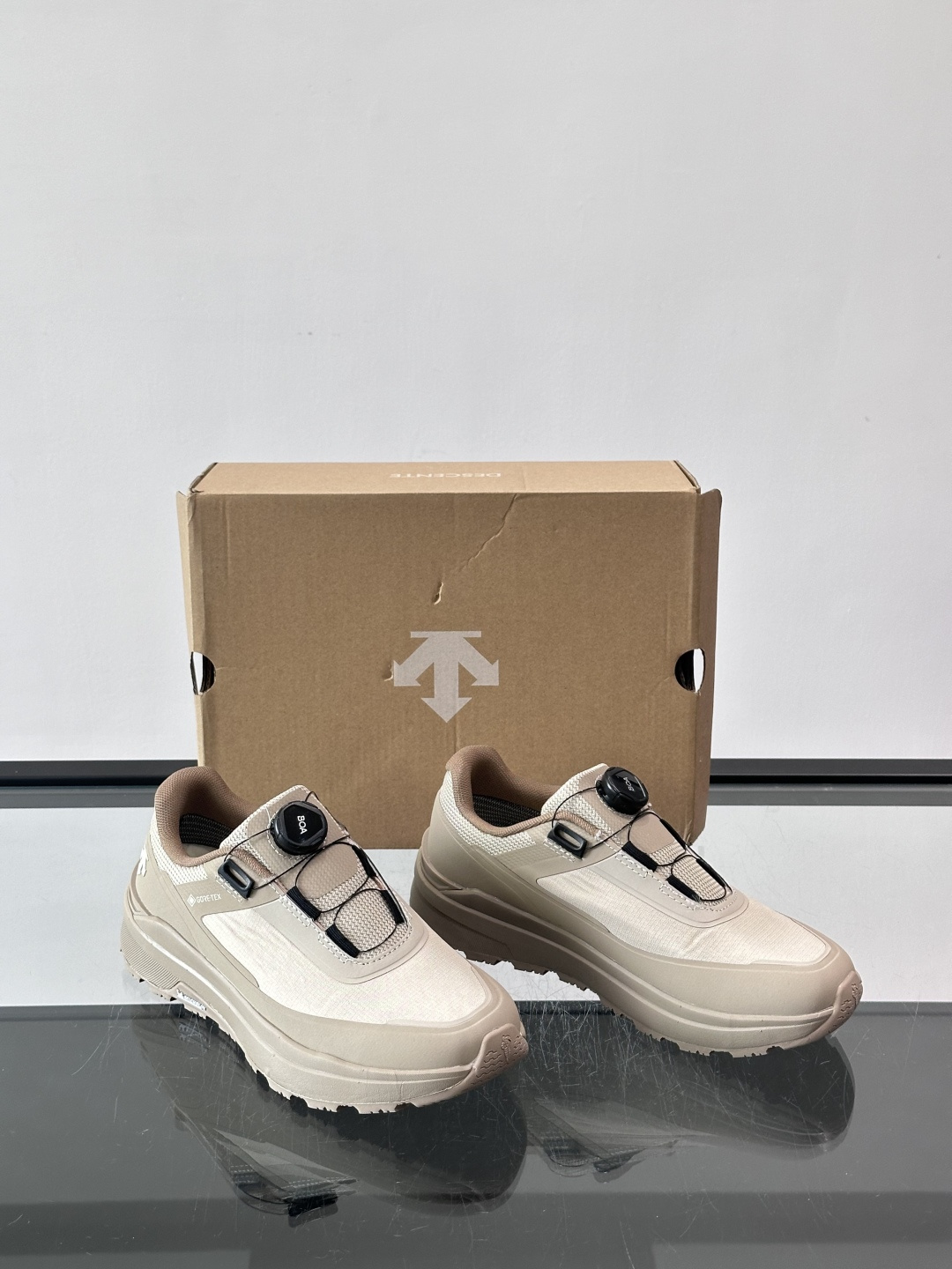 👟迪桑特CHRON TRAINER旋钮鞋，复古拼接设计，牛皮➕网布鞋面，透气又舒适。BOA旋钮系带，穿脱