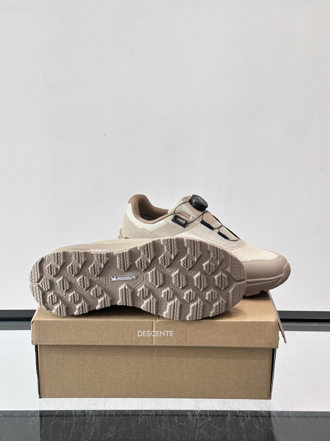 👟迪桑特CHRON TRAINER旋钮鞋，复古拼接设计，牛皮➕网布鞋面，透气又舒适。BOA旋钮系带，穿脱