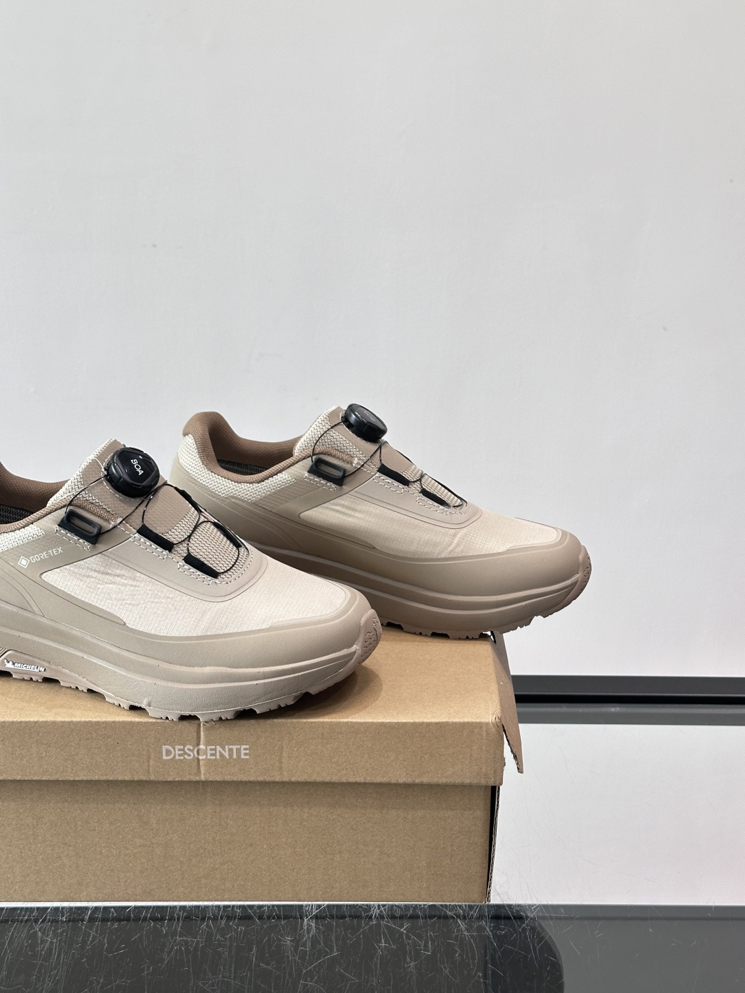 👟迪桑特CHRON TRAINER旋钮鞋，复古拼接设计，牛皮➕网布鞋面，透气又舒适。BOA旋钮系带，穿脱