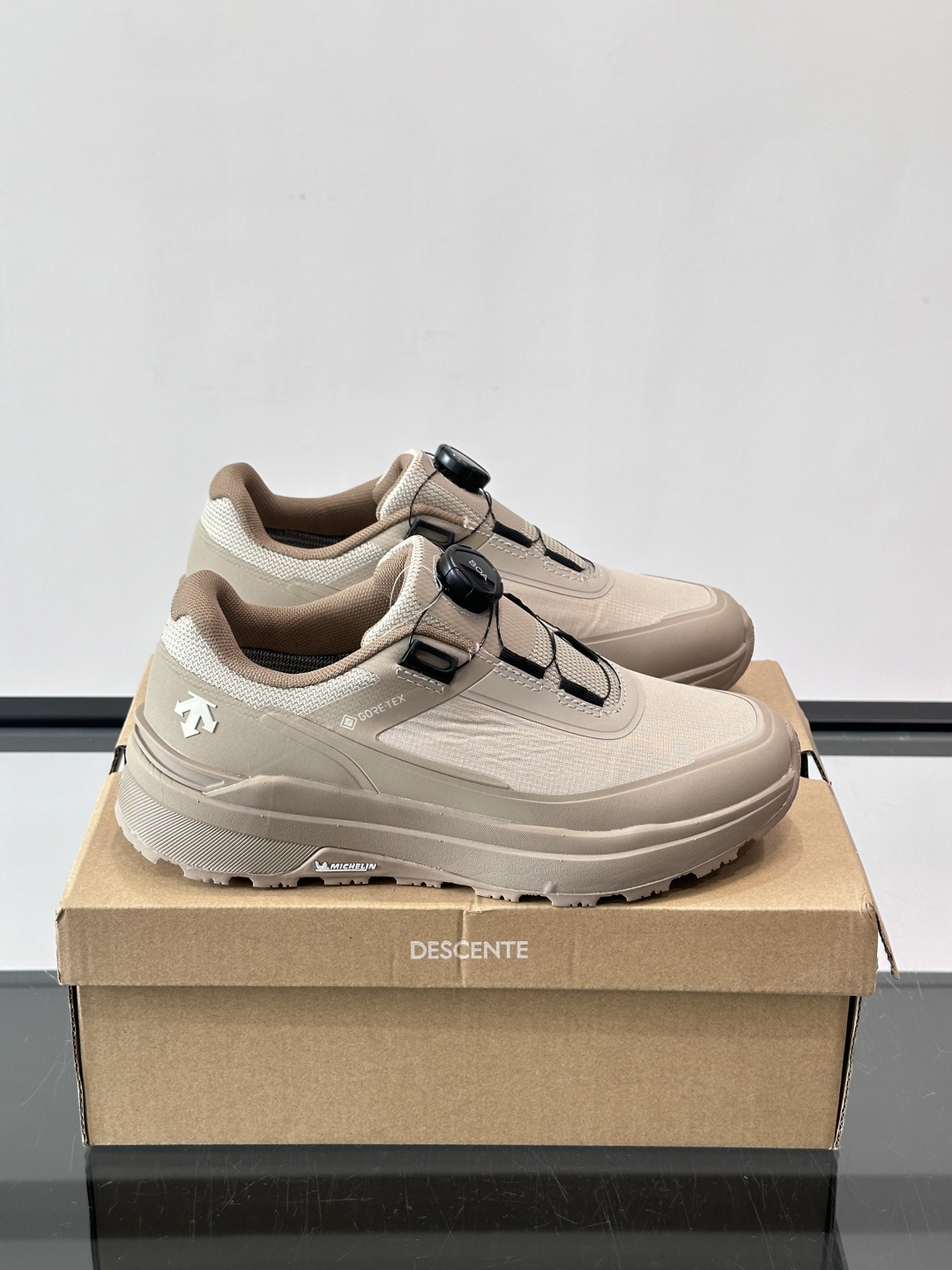 👟迪桑特CHRON TRAINER旋钮鞋，复古拼接设计，牛皮➕网布鞋面，透气又舒适。BOA旋钮系带，穿脱