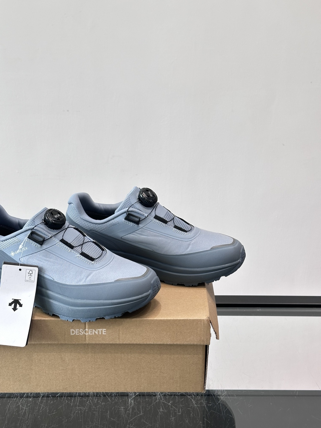 👟迪桑特CHRON TRAINER旋钮鞋，复古拼接设计，牛皮➕网布鞋面，透气又舒适。BOA旋钮系带，穿脱