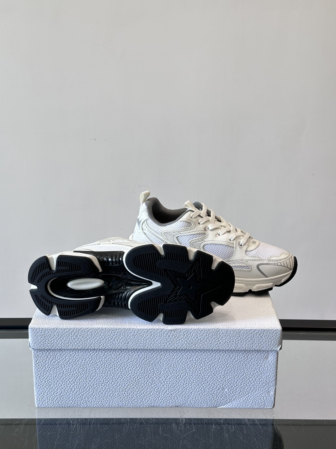 👟Dior休闲老爹鞋，经典厚底设计，网面➕牛皮拼接，透气又耐穿！鞋底多层结构，缓震效果棒，长时间走路也不