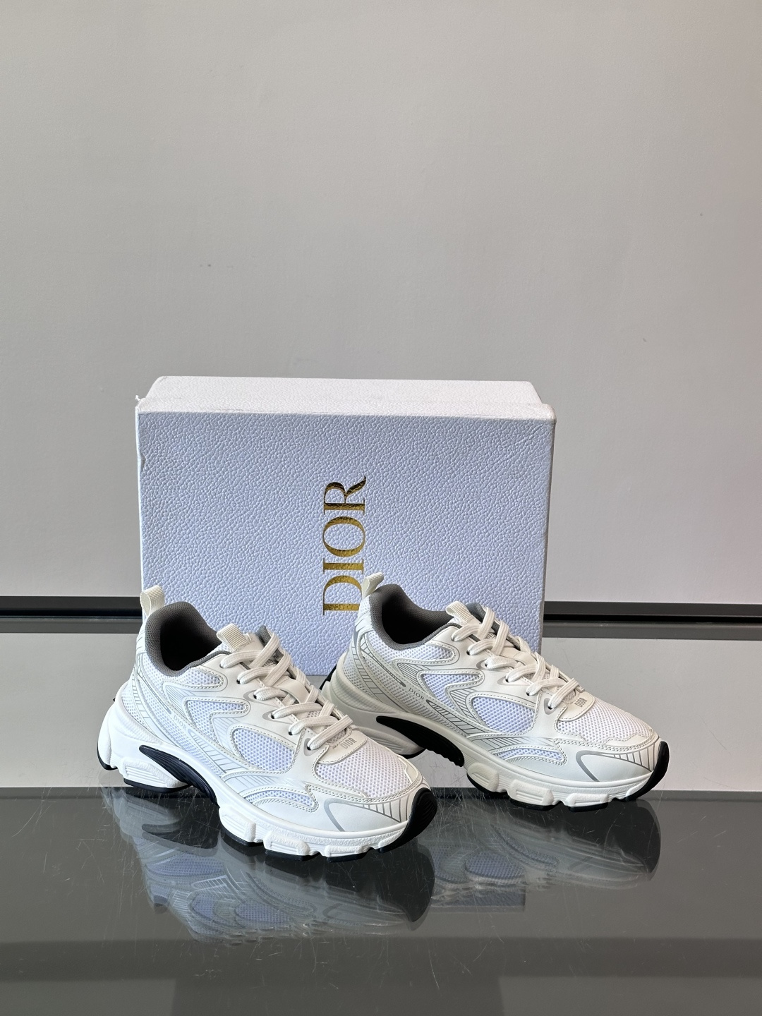 👟Dior休闲老爹鞋，经典厚底设计，网面➕牛皮拼接，透气又耐穿！鞋底多层结构，缓震效果棒，长时间走路也不