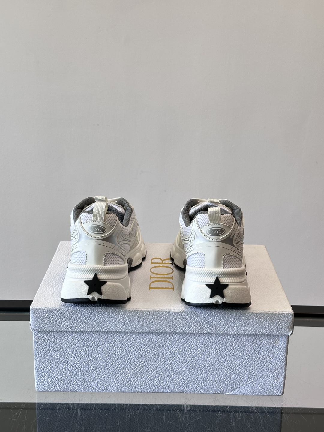 👟Dior休闲老爹鞋，经典厚底设计，网面➕牛皮拼接，透气又耐穿！鞋底多层结构，缓震效果棒，长时间走路也不
