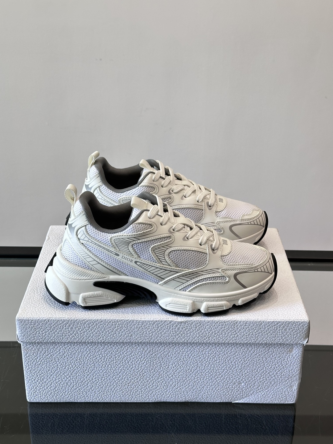👟Dior休闲老爹鞋，经典厚底设计，网面➕牛皮拼接，透气又耐穿！鞋底多层结构，缓震效果棒，长时间走路也不