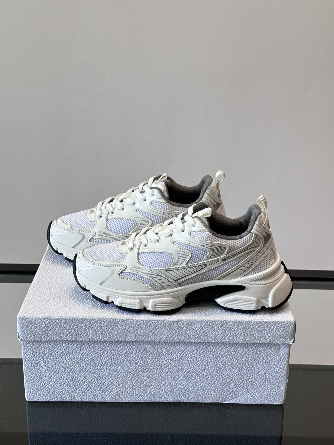 👟Dior休闲老爹鞋，经典厚底设计，网面➕牛皮拼接，透气又耐穿！鞋底多层结构，缓震效果棒，长时间走路也不