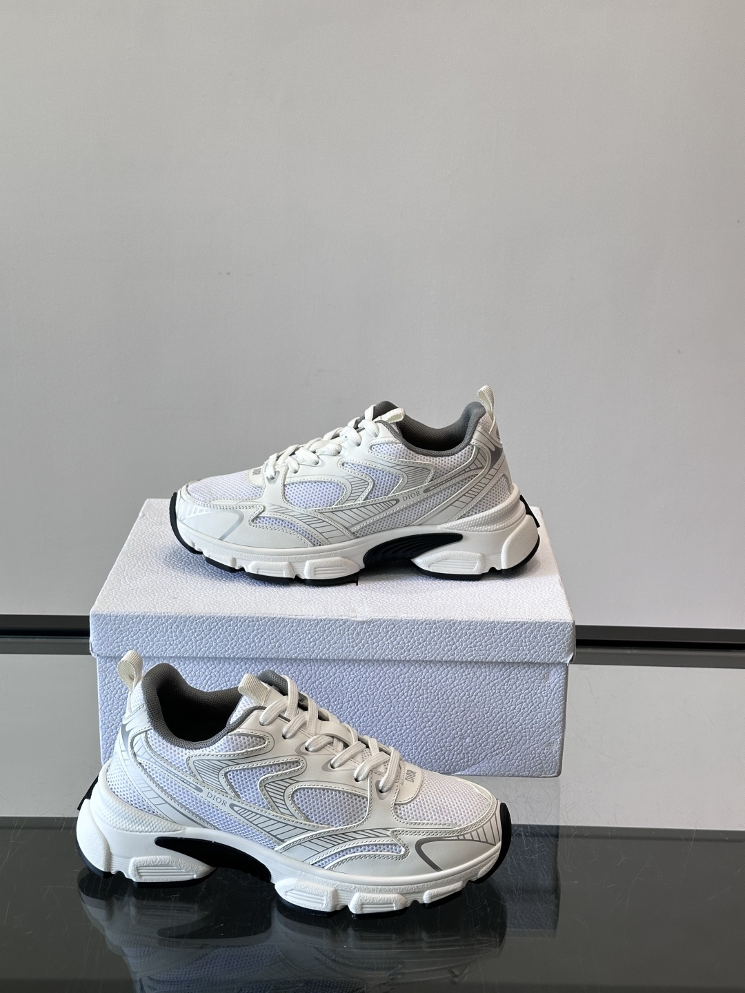 👟Dior休闲老爹鞋，经典厚底设计，网面➕牛皮拼接，透气又耐穿！鞋底多层结构，缓震效果棒，长时间走路也不