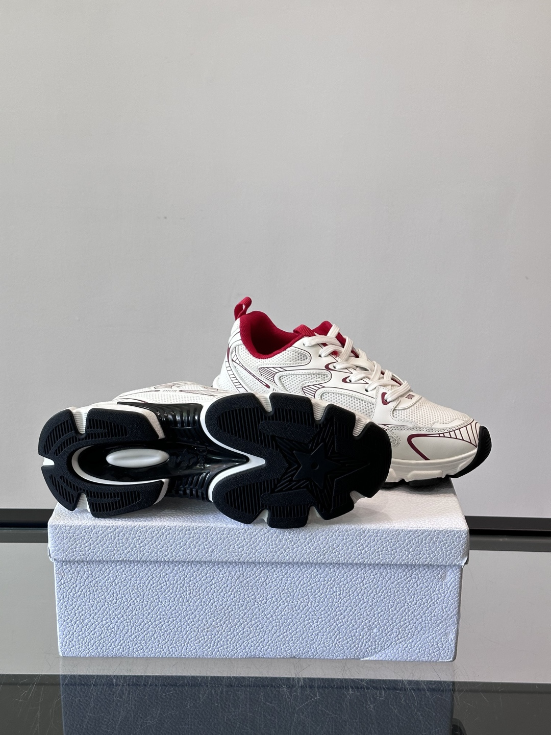 👟Dior休闲老爹鞋，经典厚底设计，网面➕牛皮拼接，透气又耐穿！鞋底多层结构，缓震效果棒，长时间走路也不