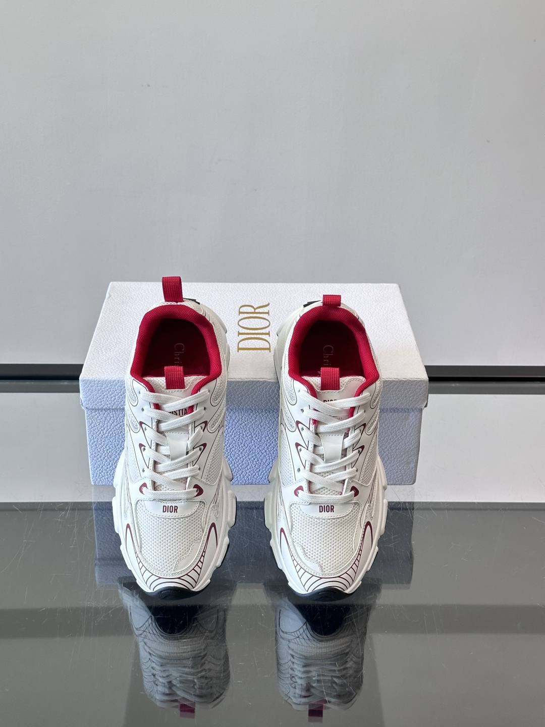 👟Dior休闲老爹鞋，经典厚底设计，网面➕牛皮拼接，透气又耐穿！鞋底多层结构，缓震效果棒，长时间走路也不