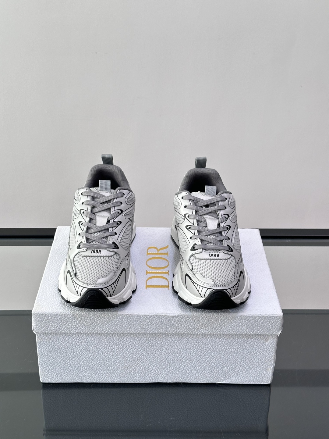👟Dior休闲老爹鞋，经典厚底设计，网面➕牛皮拼接，透气又耐穿！鞋底多层结构，缓震效果棒，长时间走路也不