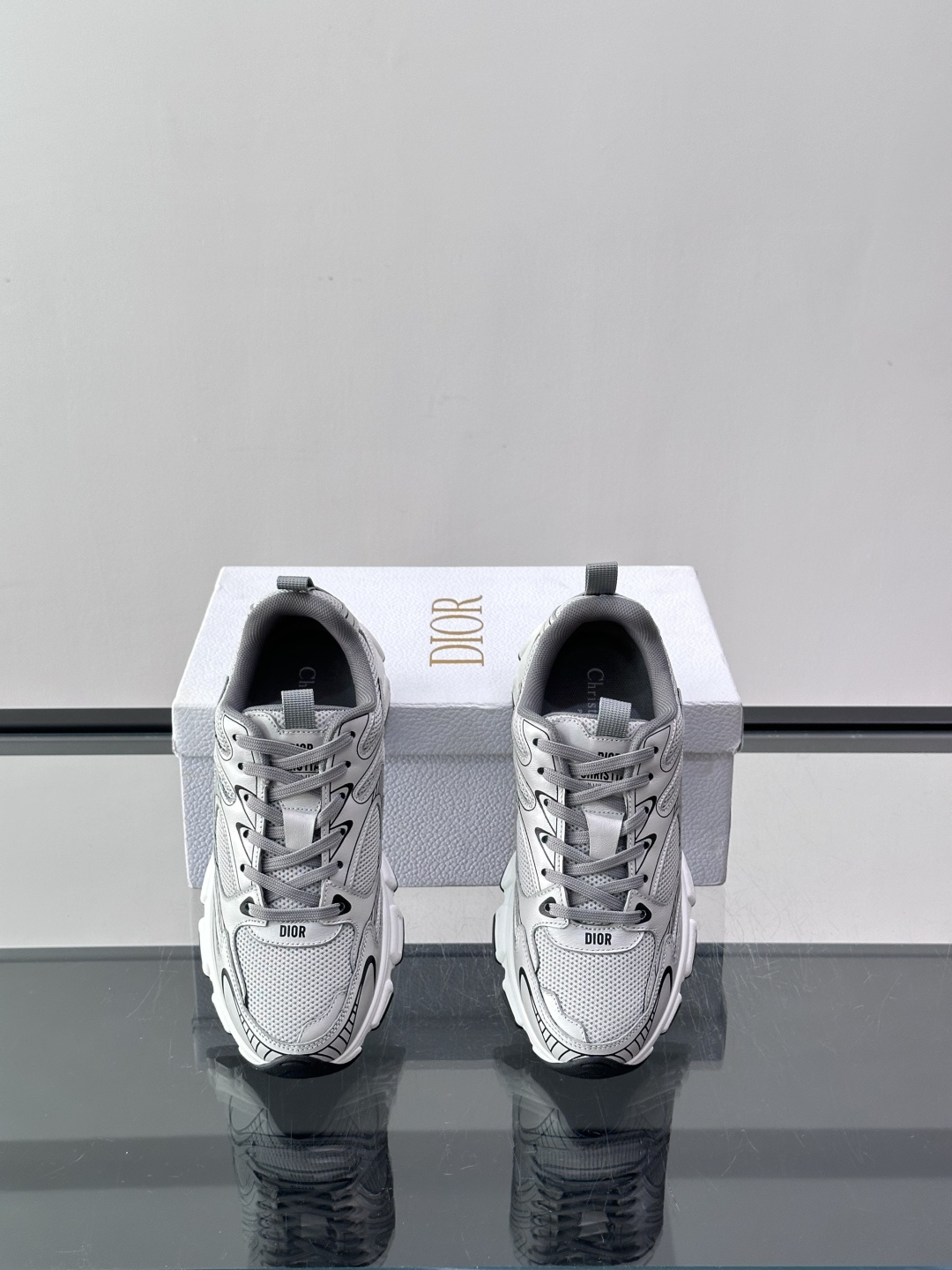 👟Dior休闲老爹鞋，经典厚底设计，网面➕牛皮拼接，透气又耐穿！鞋底多层结构，缓震效果棒，长时间走路也不
