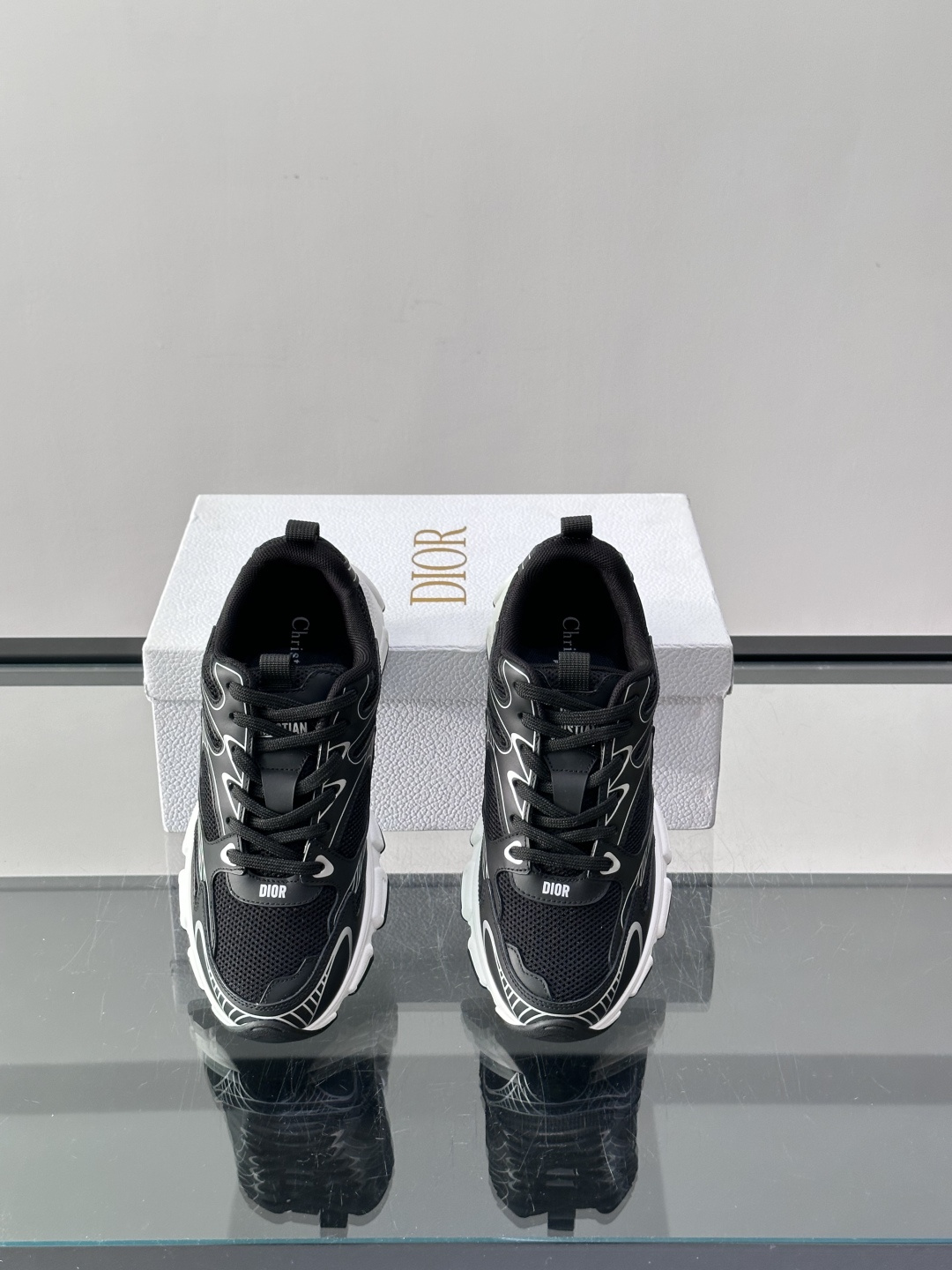 👟Dior休闲老爹鞋，经典厚底设计，网面➕牛皮拼接，透气又耐穿！鞋底多层结构，缓震效果棒，长时间走路也不