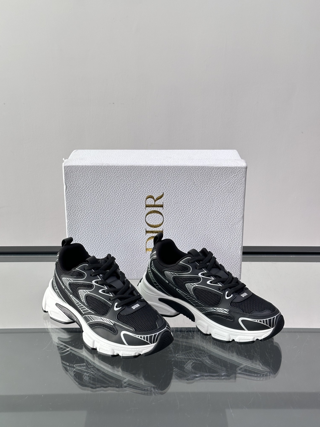 👟Dior休闲老爹鞋，经典厚底设计，网面➕牛皮拼接，透气又耐穿！鞋底多层结构，缓震效果棒，长时间走路也不