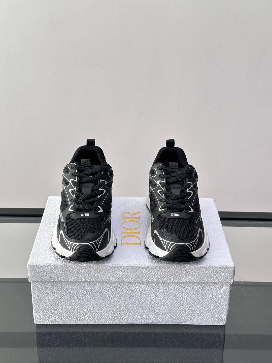 👟Dior休闲老爹鞋，经典厚底设计，网面➕牛皮拼接，透气又耐穿！鞋底多层结构，缓震效果棒，长时间走路也不