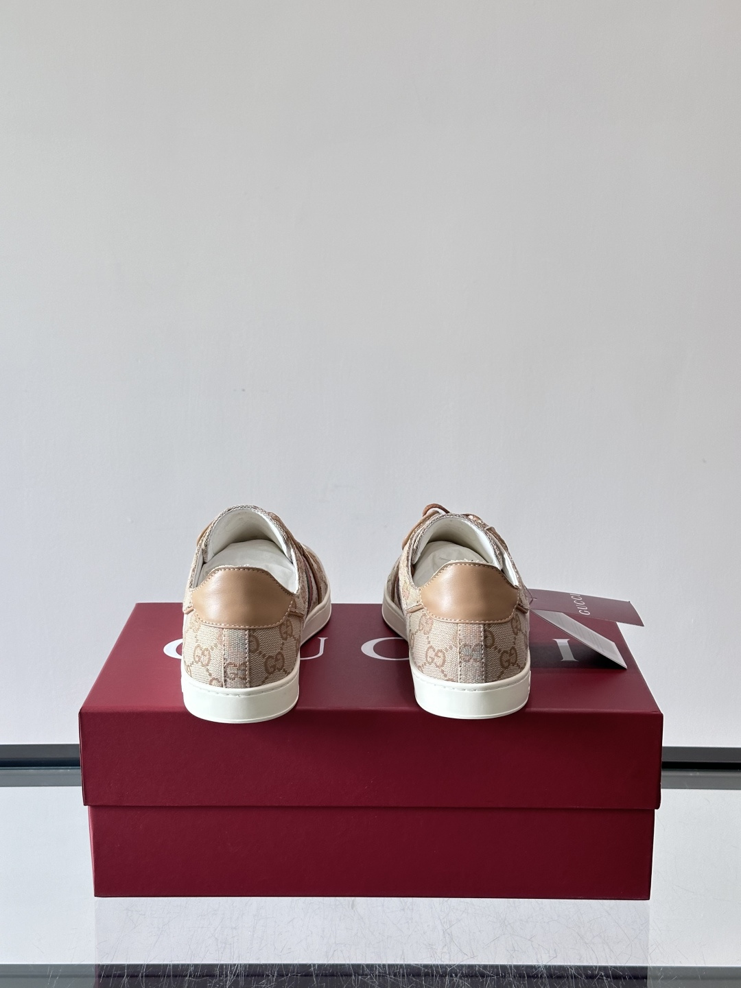 ​​👟Gucci 2026春夏新款GG老花运动鞋，米色+乌木色Original GG帆布，搭配红绿Web