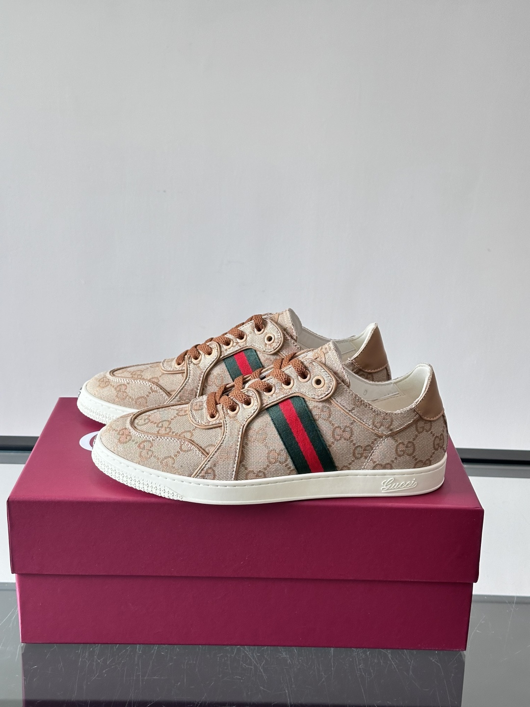 ​​👟Gucci 2026春夏新款GG老花运动鞋，米色+乌木色Original GG帆布，搭配红绿Web