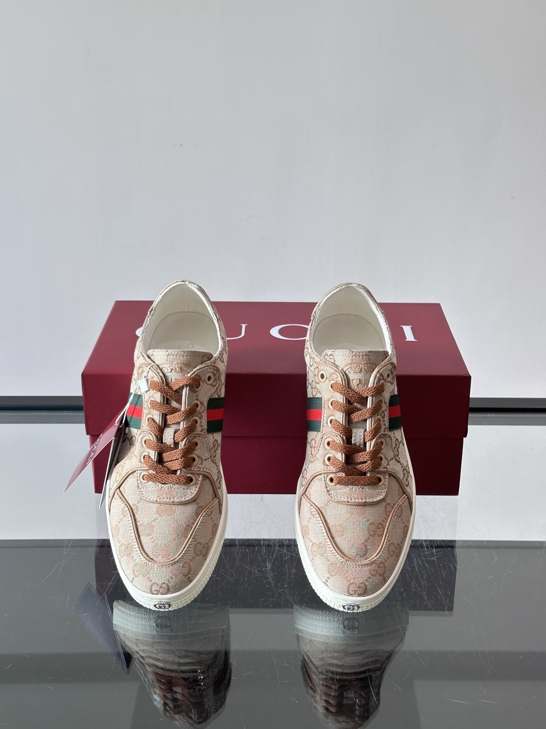 ​​👟Gucci 2026春夏新款GG老花运动鞋，米色+乌木色Original GG帆布，搭配红绿Web
