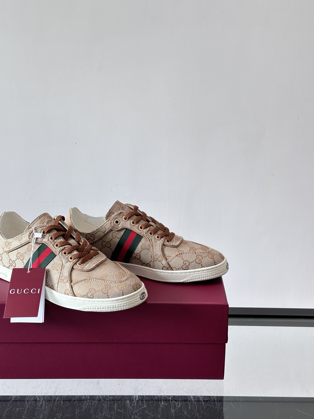​​👟Gucci 2026春夏新款GG老花运动鞋，米色+乌木色Original GG帆布，搭配红绿Web
