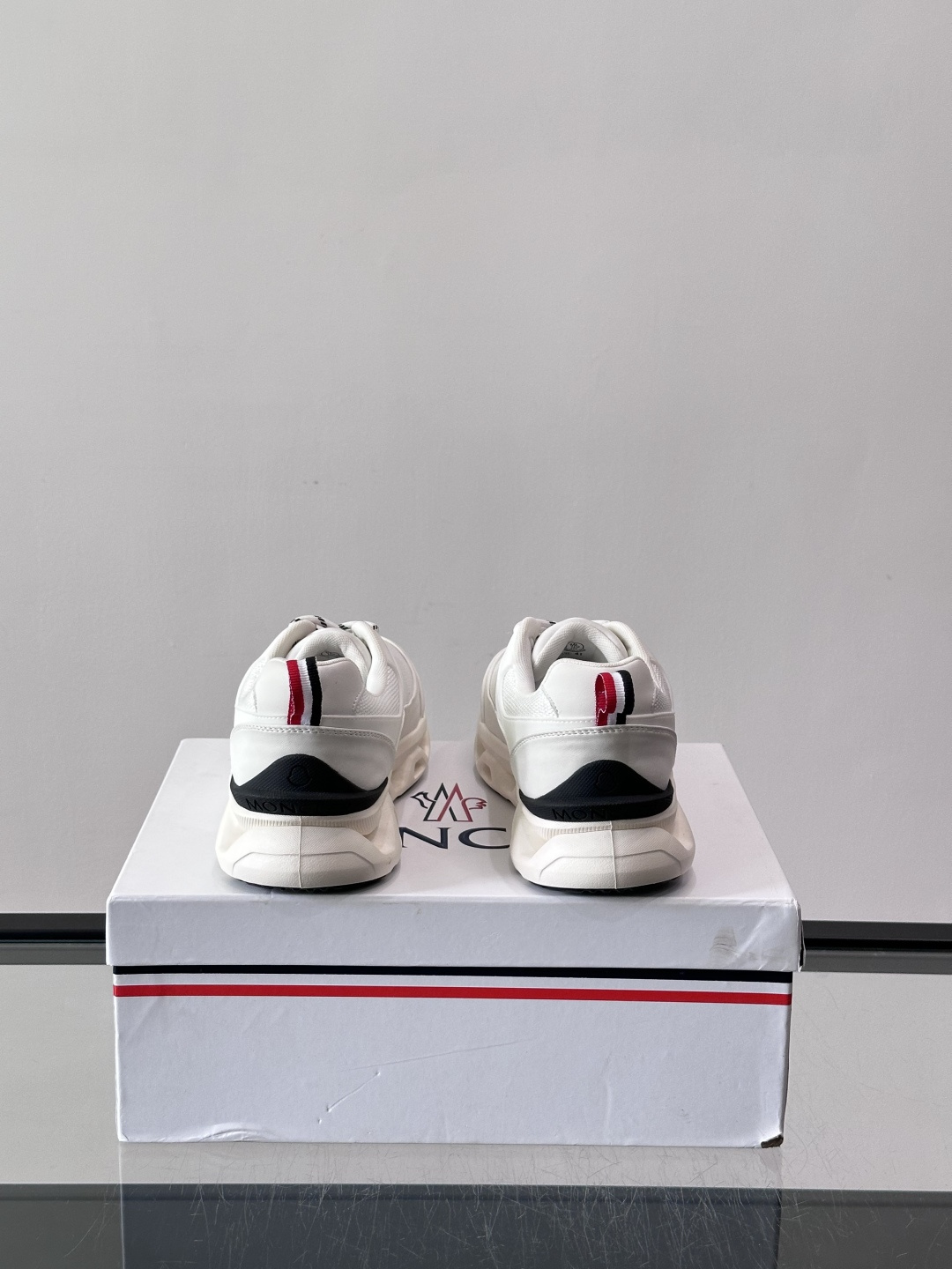 👟Moncler 老爹鞋。透气网面➕牛皮拼接，超舒适，好看🤩又时髦✨。厚底设计，缓震效果棒，长时间走路也