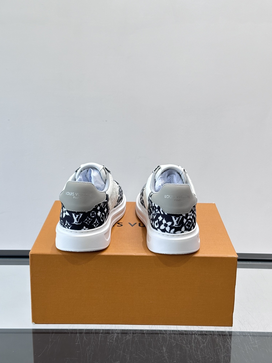 👟LV Monogram男士厚底板鞋，经典老花图案➕牛皮，辨识度超高！厚底设计，穿着舒适还能悄悄增高✨。