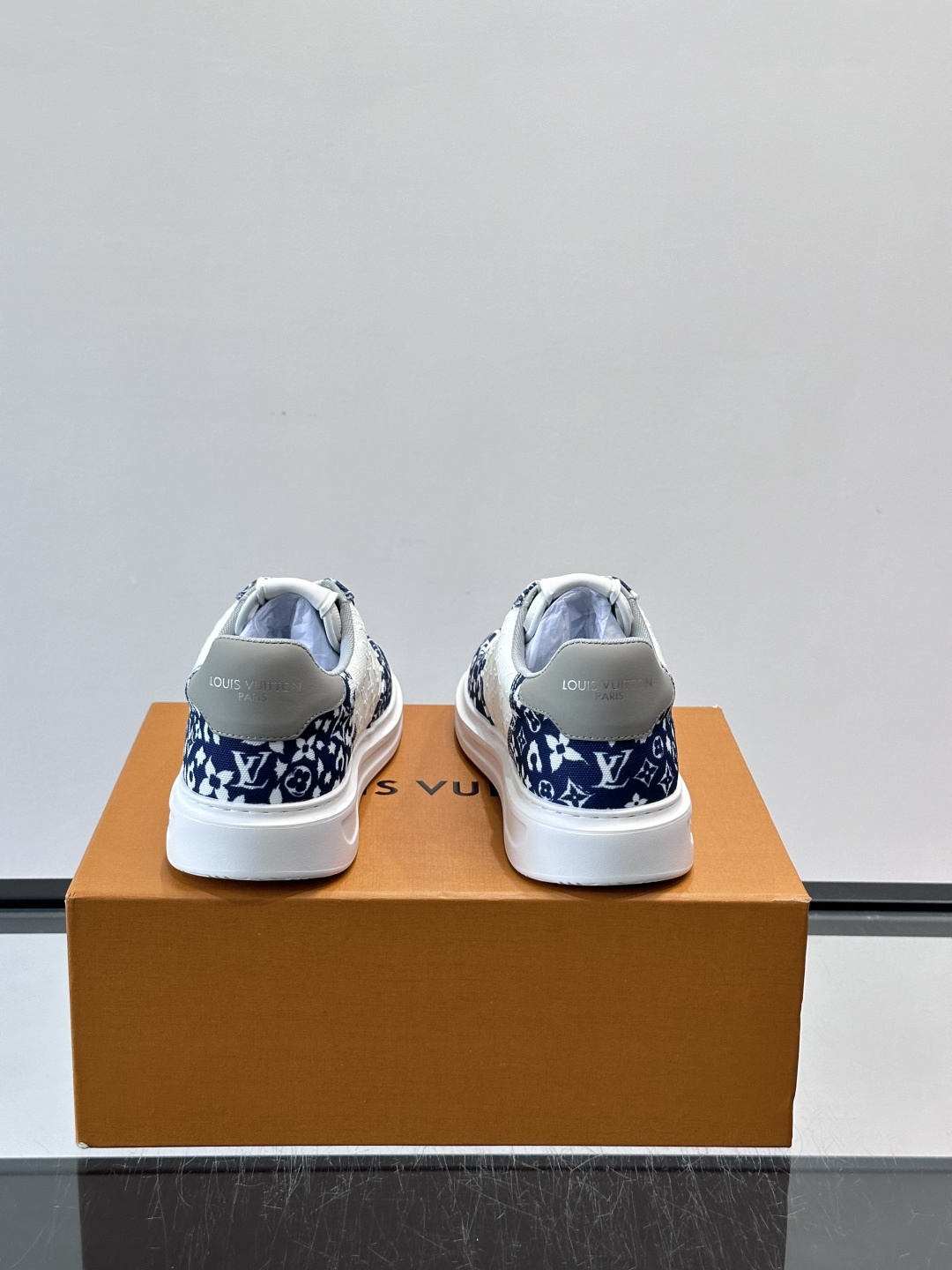 👟LV Monogram男士厚底板鞋，经典老花图案➕牛皮，辨识度超高！厚底设计，穿着舒适还能悄悄增高✨。