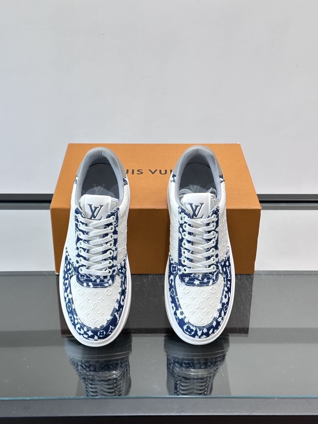 👟LV Monogram男士厚底板鞋，经典老花图案➕牛皮，辨识度超高！厚底设计，穿着舒适还能悄悄增高✨。
