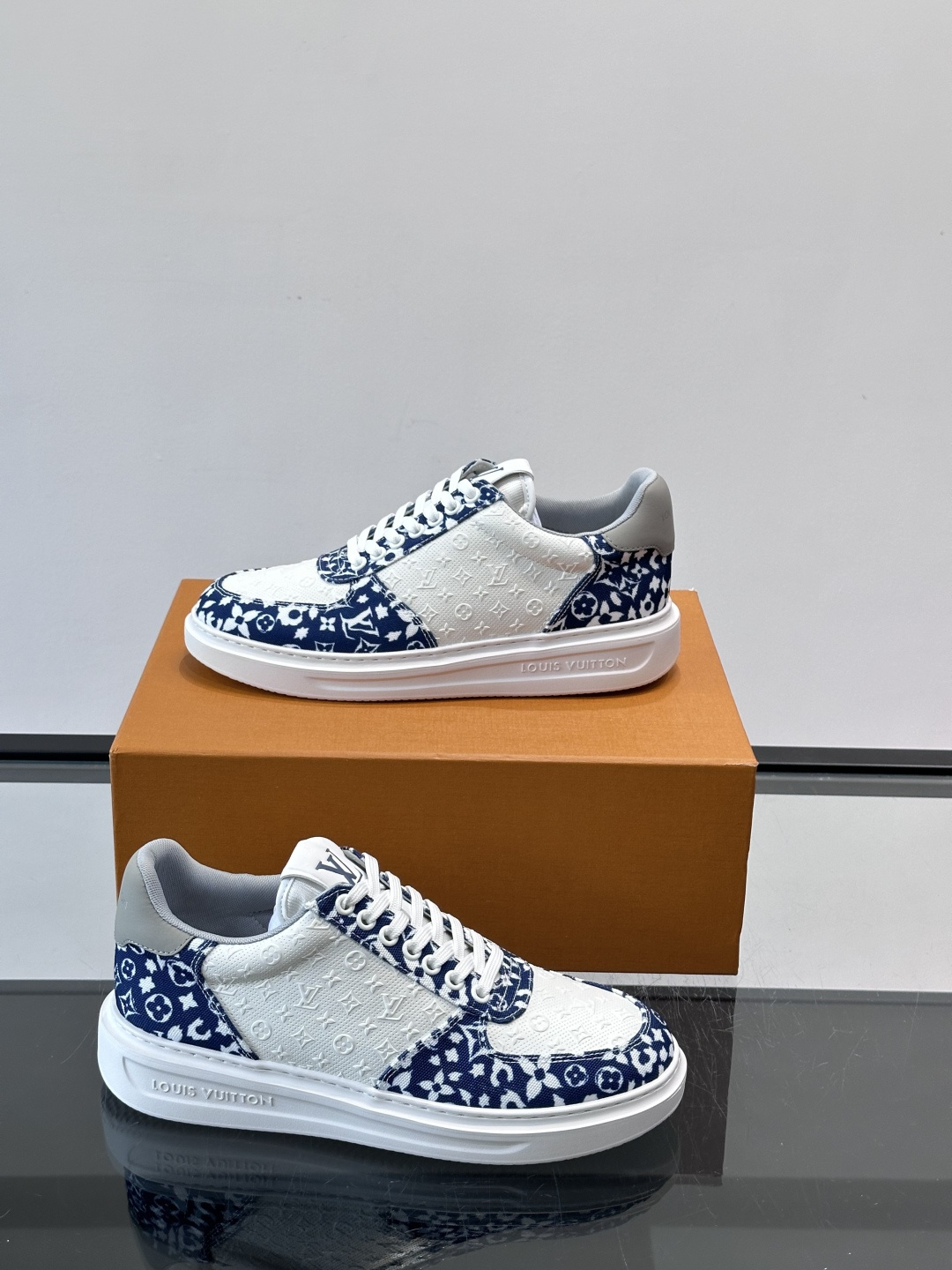 👟LV Monogram男士厚底板鞋，经典老花图案➕牛皮，辨识度超高！厚底设计，穿着舒适还能悄悄增高✨。
