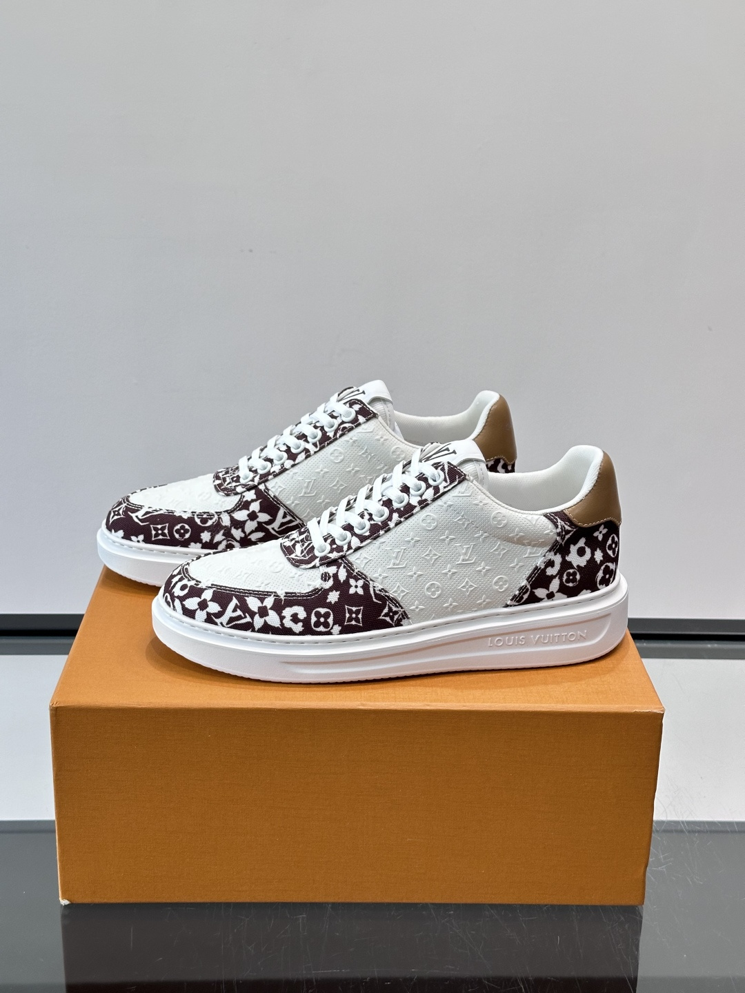 👟LV Monogram男士厚底板鞋，经典老花图案➕牛皮，辨识度超高！厚底设计，穿着舒适还能悄悄增高✨。