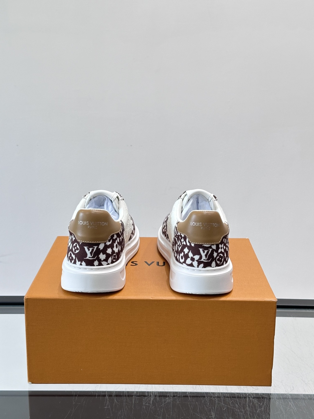 👟LV Monogram男士厚底板鞋，经典老花图案➕牛皮，辨识度超高！厚底设计，穿着舒适还能悄悄增高✨。