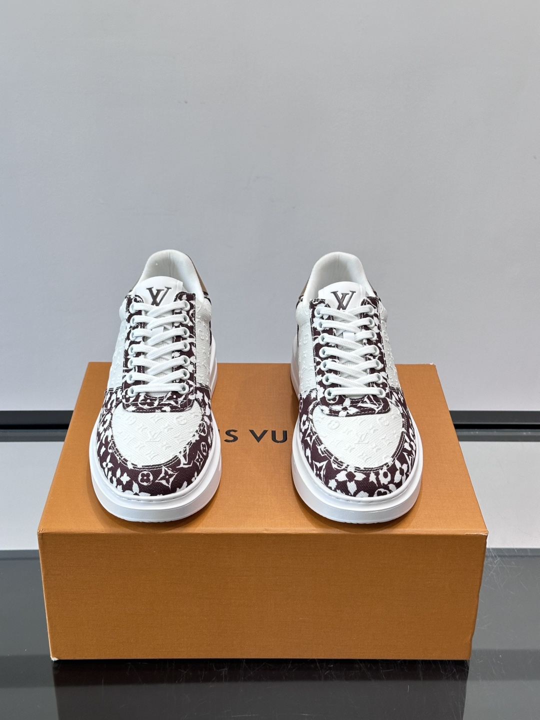👟LV Monogram男士厚底板鞋，经典老花图案➕牛皮，辨识度超高！厚底设计，穿着舒适还能悄悄增高✨。