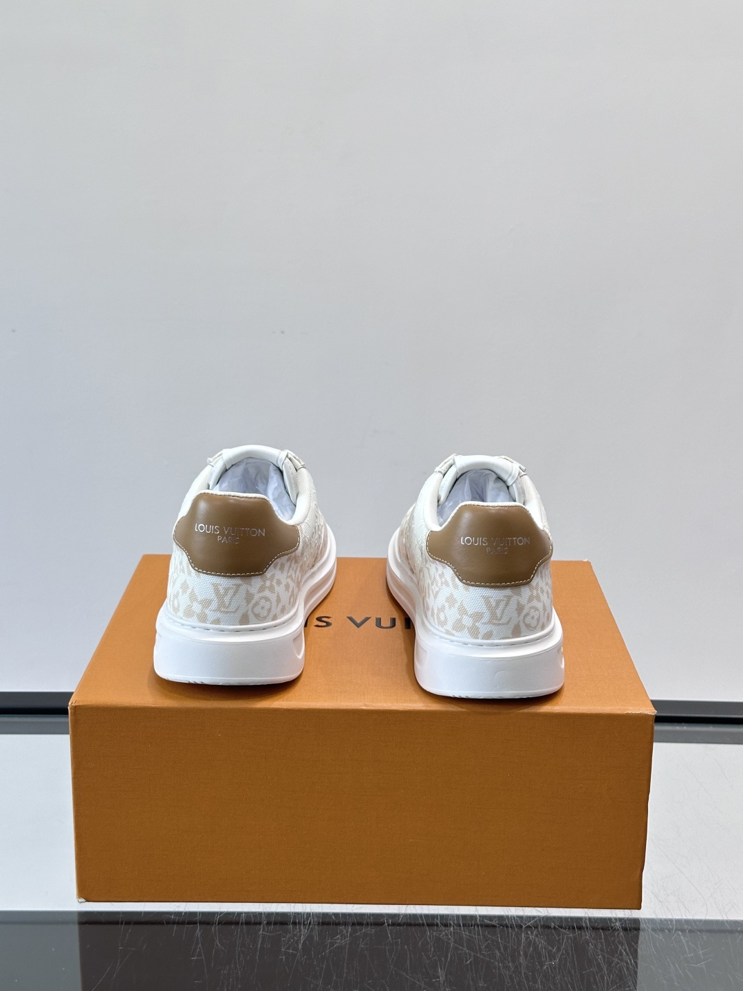 👟LV Monogram男士厚底板鞋，经典老花图案➕牛皮，辨识度超高！厚底设计，穿着舒适还能悄悄增高✨。