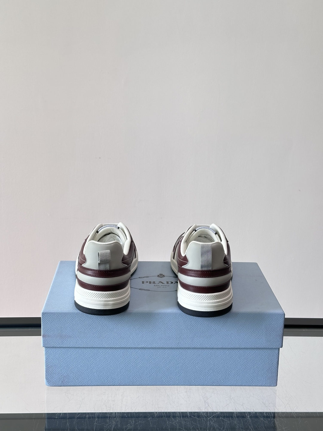 Prada男士拼色运动鞋​​👟Prada 22SS拼色运动鞋，优质牛皮。经典三角标超有辨识度✨。配色清新
