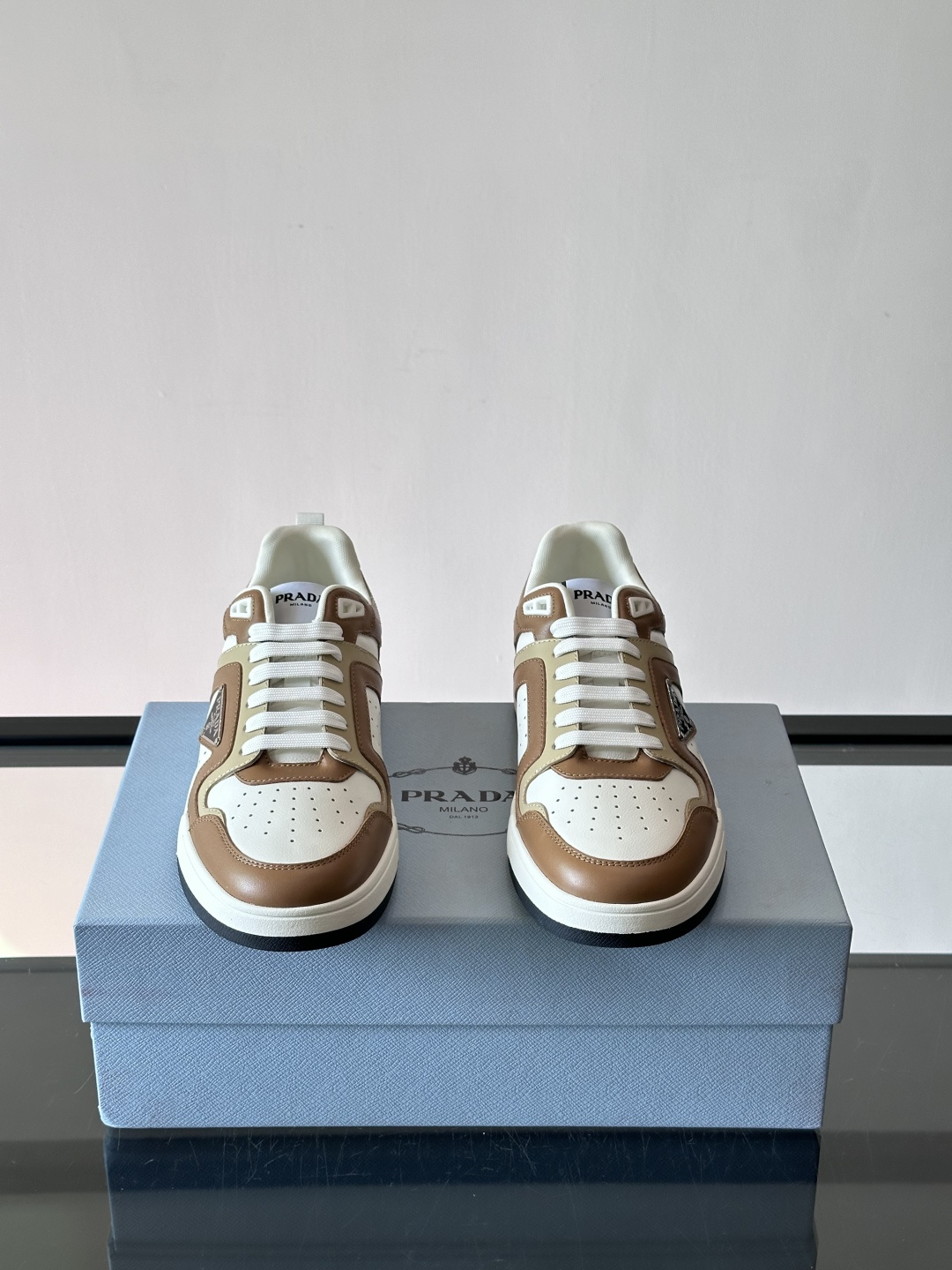 Prada男士拼色运动鞋​​👟Prada 22SS拼色运动鞋，优质牛皮。经典三角标超有辨识度✨。配色清新