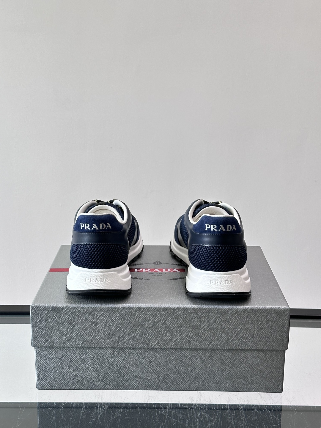 👟Prada男士休闲运动鞋，牛皮+尼龙网布拼接，质感与透气性兼具，简约大气，金属孔眼+棉质鞋带，细节满分