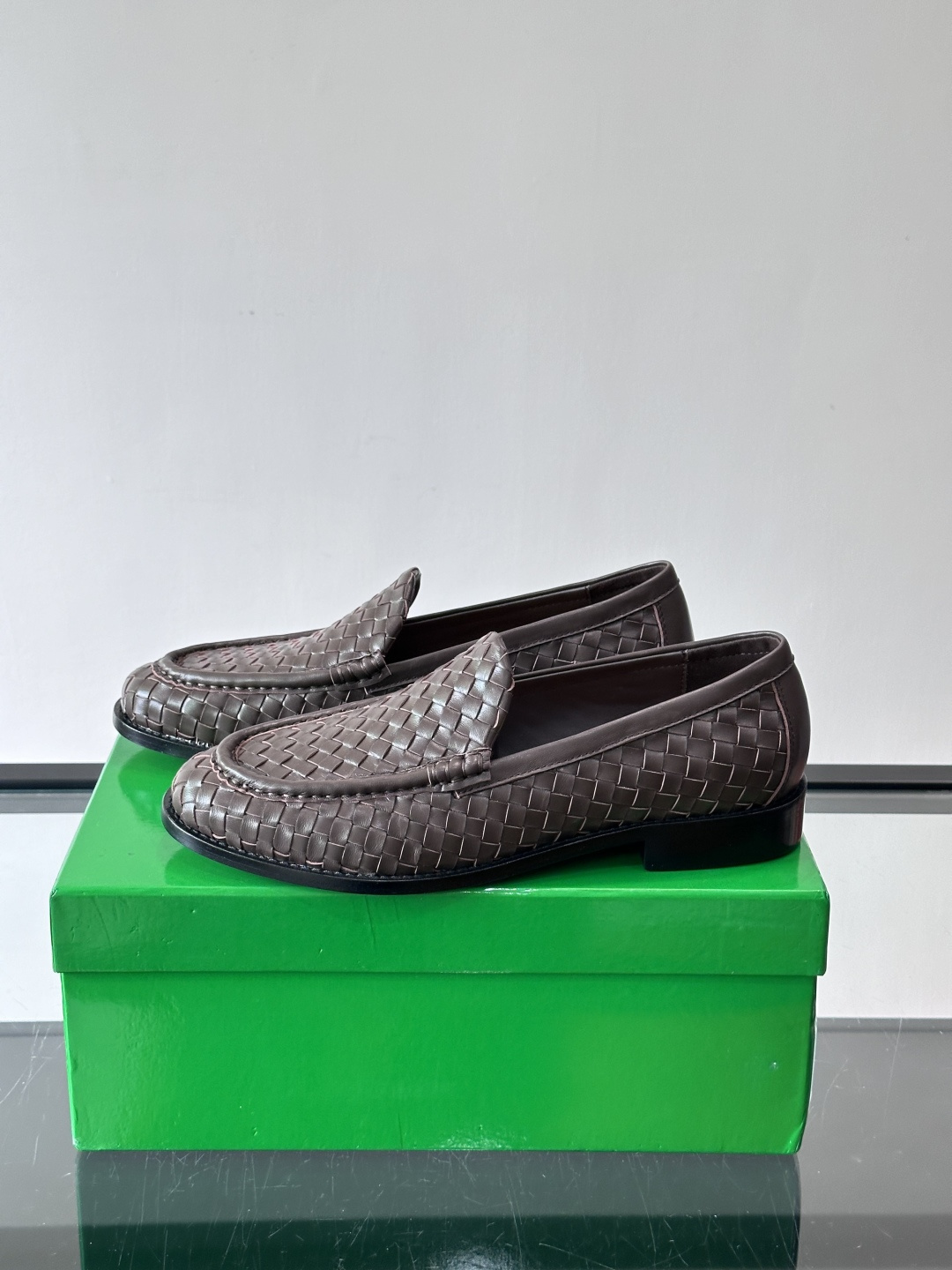 Bottega Veneta 编织乐福鞋​​👞这款乐福鞋来自意大利奢侈品牌Bottega Veneta，