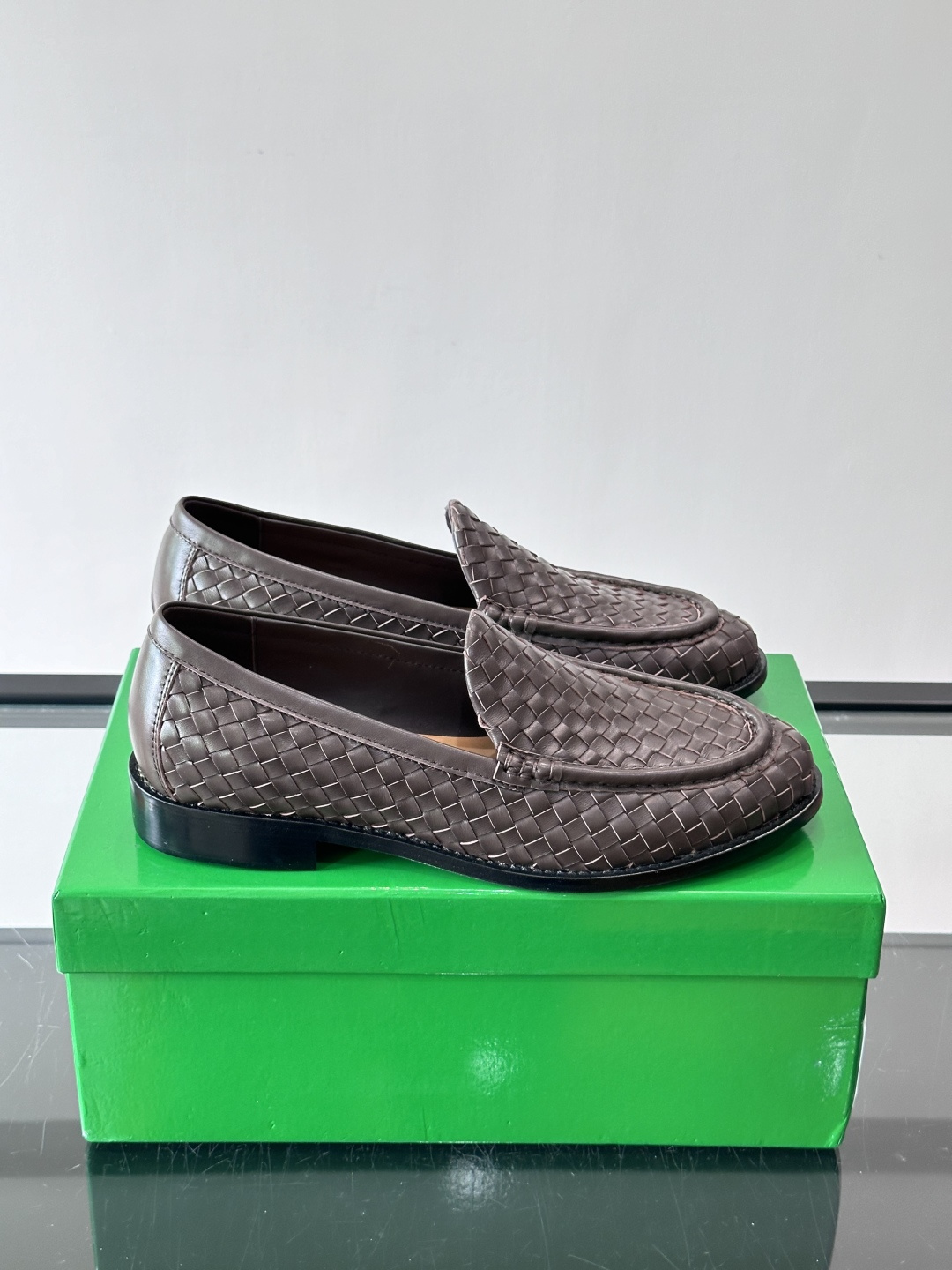 Bottega Veneta 编织乐福鞋​​👞这款乐福鞋来自意大利奢侈品牌Bottega Veneta，