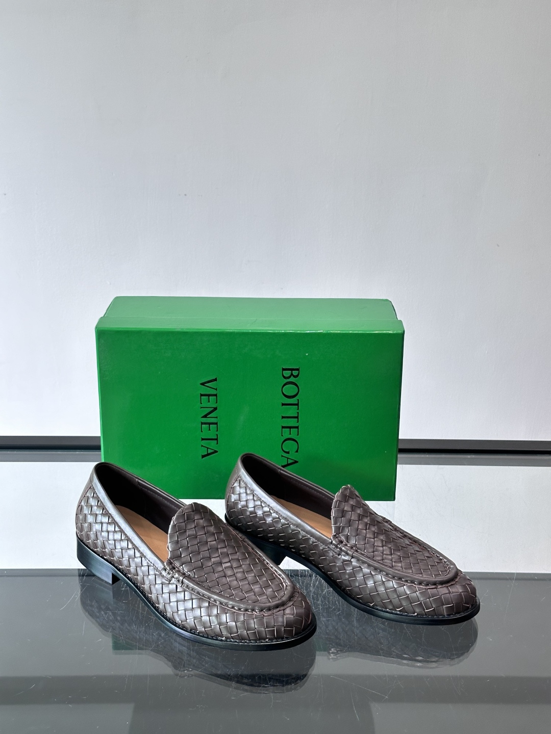 Bottega Veneta 编织乐福鞋​​👞这款乐福鞋来自意大利奢侈品牌Bottega Veneta，