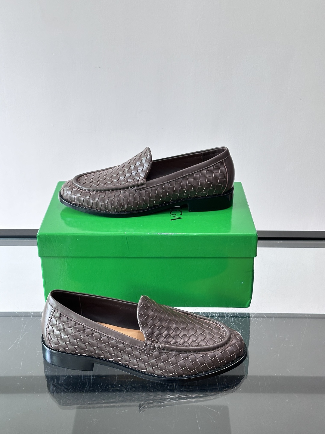 Bottega Veneta 编织乐福鞋​​👞这款乐福鞋来自意大利奢侈品牌Bottega Veneta，
