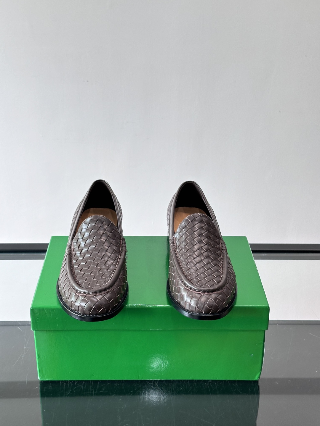 Bottega Veneta 编织乐福鞋​​👞这款乐福鞋来自意大利奢侈品牌Bottega Veneta，