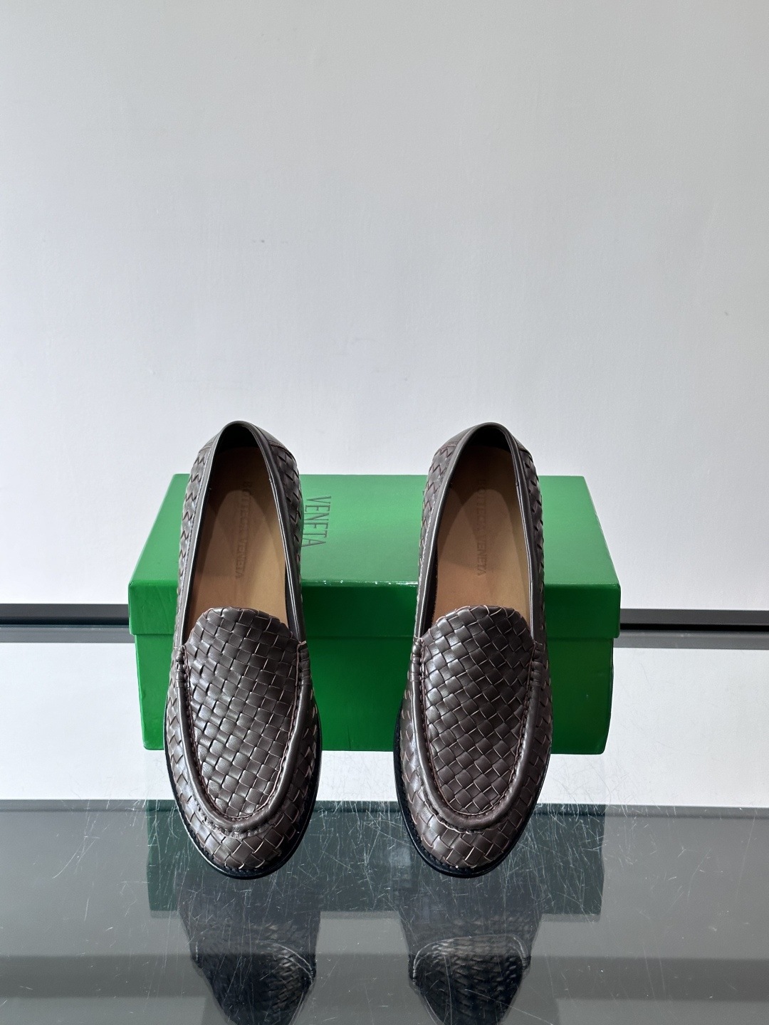 Bottega Veneta 编织乐福鞋​​👞这款乐福鞋来自意大利奢侈品牌Bottega Veneta，