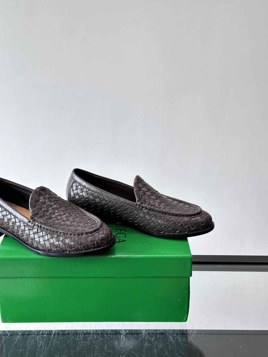 Bottega Veneta 编织乐福鞋​​👞这款乐福鞋来自意大利奢侈品牌Bottega Veneta，