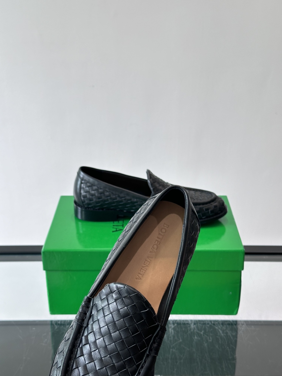 Bottega Veneta 编织乐福鞋​​👞这款乐福鞋来自意大利奢侈品牌Bottega Veneta，