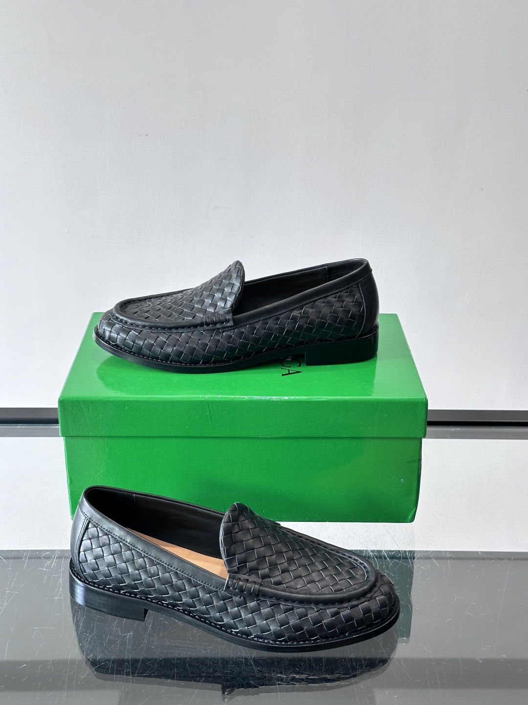 Bottega Veneta 编织乐福鞋​​👞这款乐福鞋来自意大利奢侈品牌Bottega Veneta，