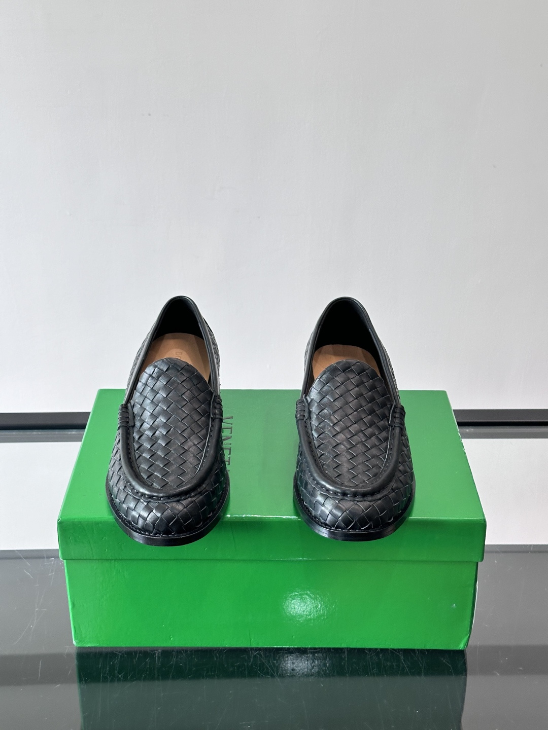 Bottega Veneta 编织乐福鞋​​👞这款乐福鞋来自意大利奢侈品牌Bottega Veneta，