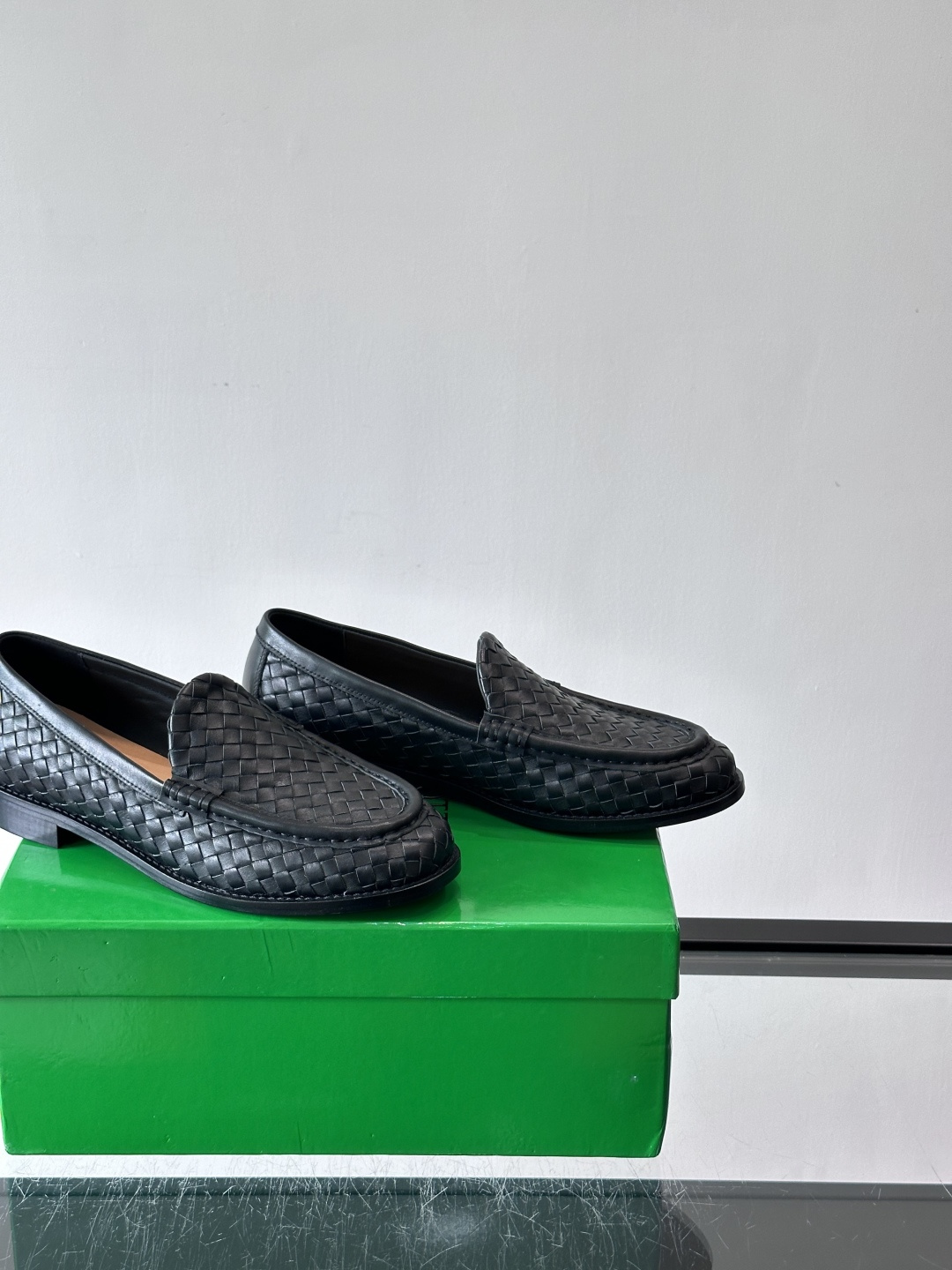 Bottega Veneta 编织乐福鞋​​👞这款乐福鞋来自意大利奢侈品牌Bottega Veneta，