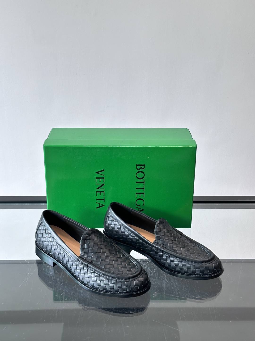Bottega Veneta 编织乐福鞋​​👞这款乐福鞋来自意大利奢侈品牌Bottega Veneta，