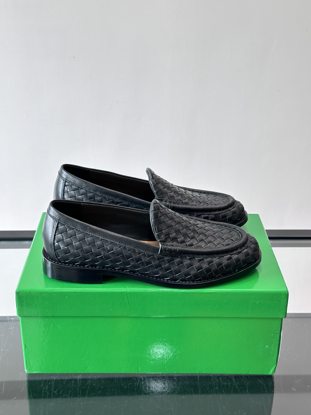 Bottega Veneta 编织乐福鞋​​👞这款乐福鞋来自意大利奢侈品牌Bottega Veneta，