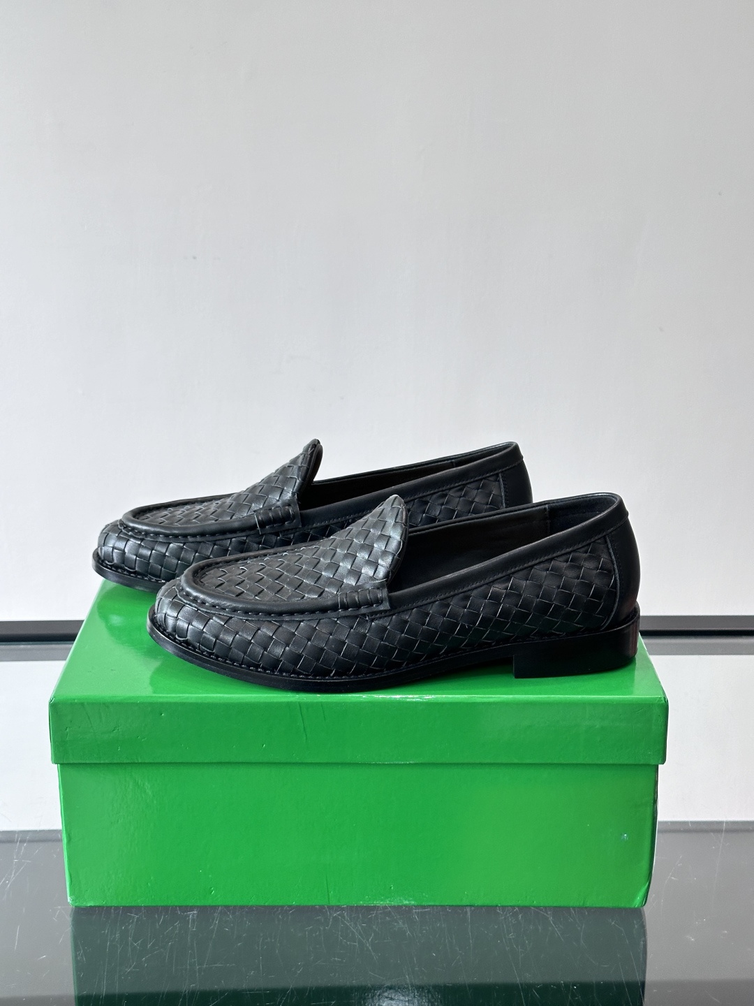 Bottega Veneta 编织乐福鞋​​👞这款乐福鞋来自意大利奢侈品牌Bottega Veneta，