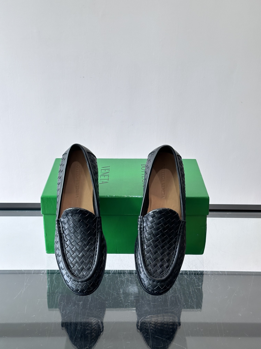 Bottega Veneta 编织乐福鞋​​👞这款乐福鞋来自意大利奢侈品牌Bottega Veneta，
